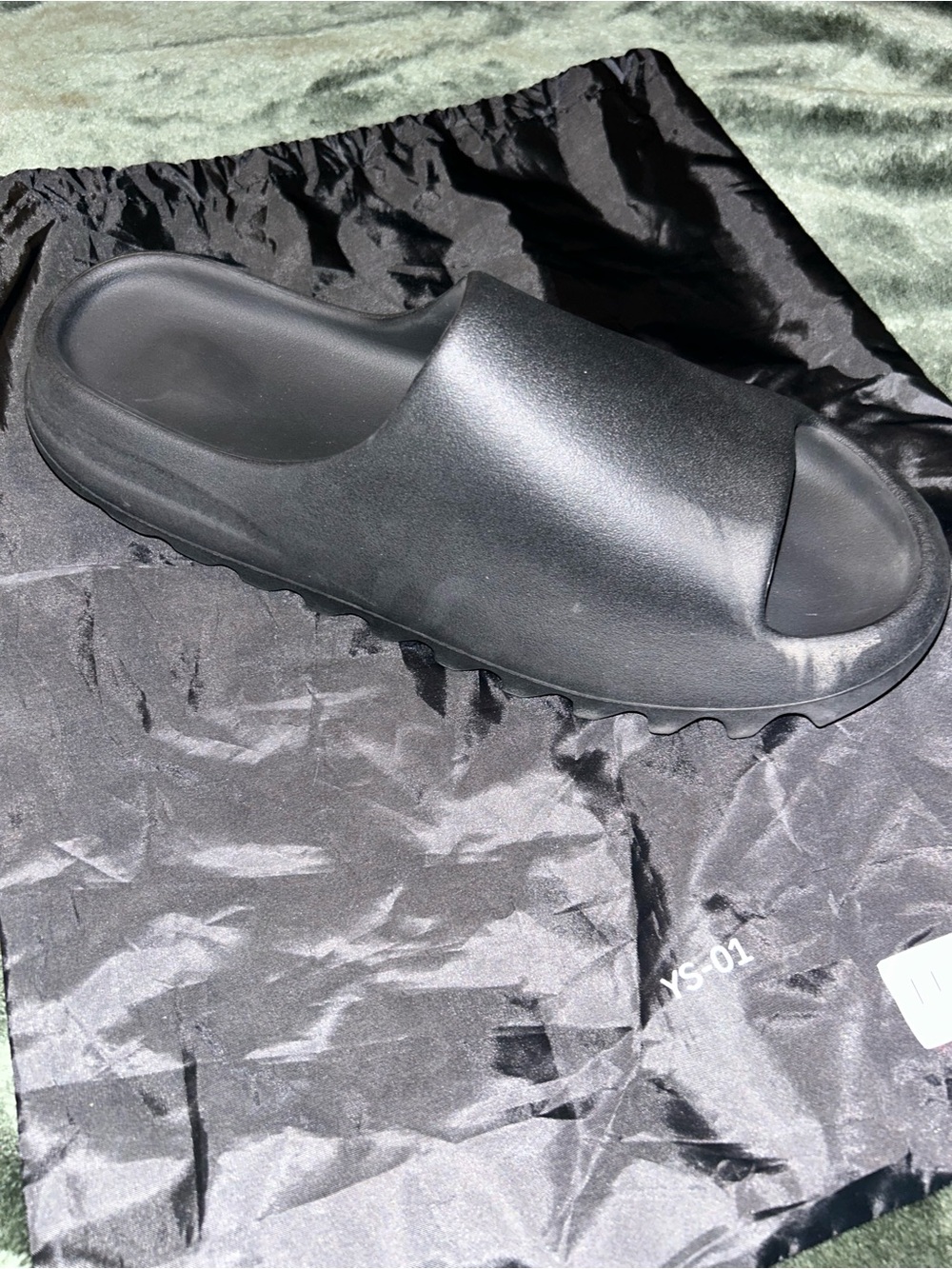 Yeezy YS-01 Slides in Black Onyx with Dust Bag -used condition- - Picture 10 of 14